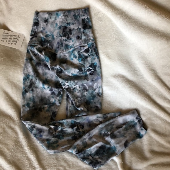 Lululemon Unlimited HR Tight 25”, size 0 NWT - Picture 5 of 9